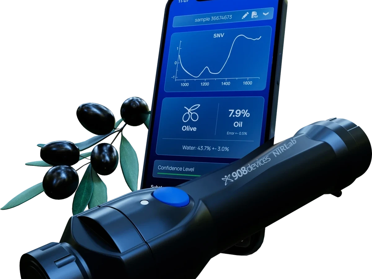 Handheld NIR device and the NIRStudio app showing a result